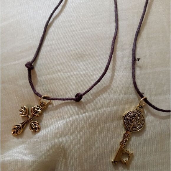 Necklace bundle of 2 - Picture 9 of 11